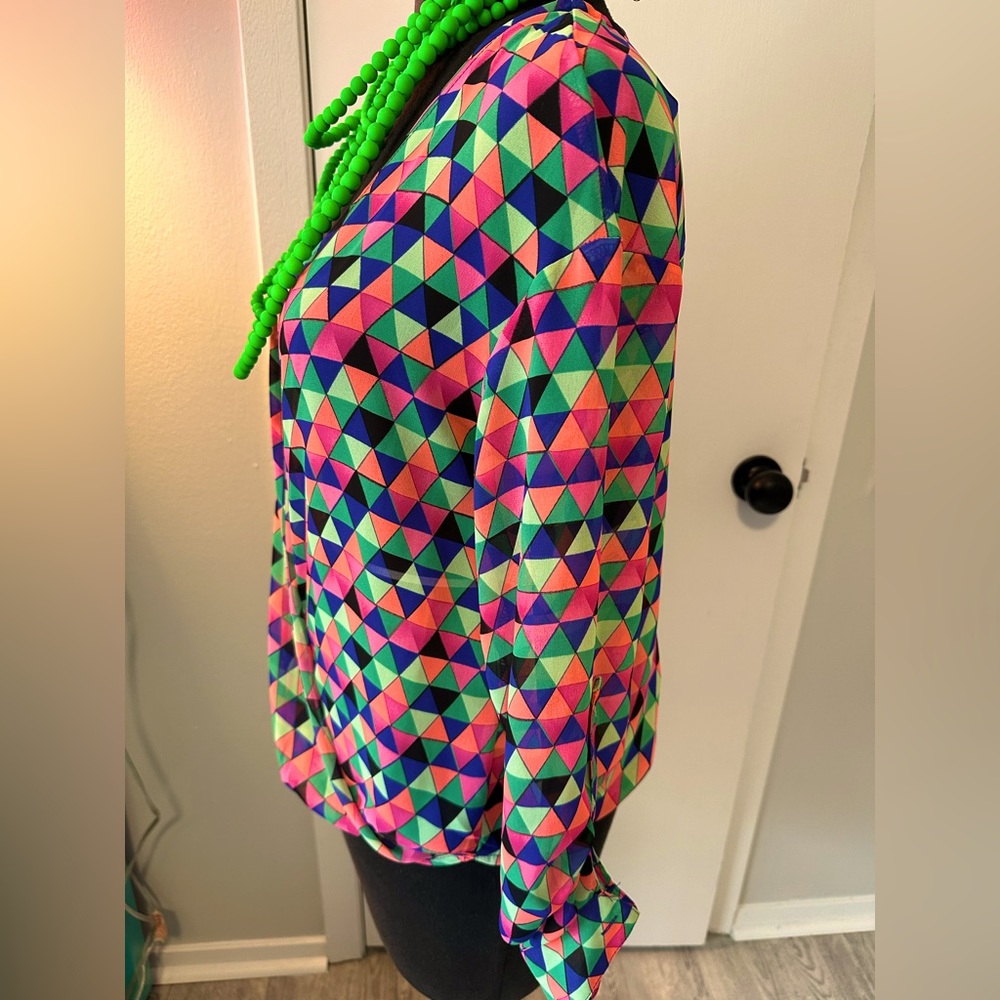 Sheer top, fun pattern - Picture 3 of 4